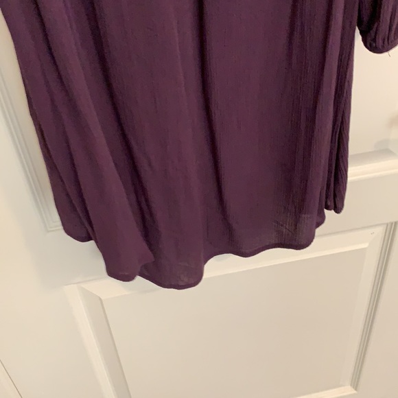 Knox Rose Cold Shoulder with silver/gun metal accents. - Picture 7 of 10